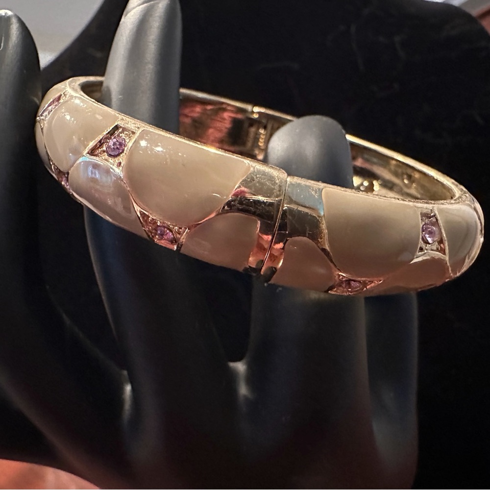 Creamy tan with pink stone hinged bangle